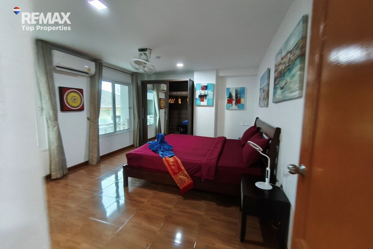 Urban Oasis: 2-Bed Condo in the center of Patong, Phuket 31