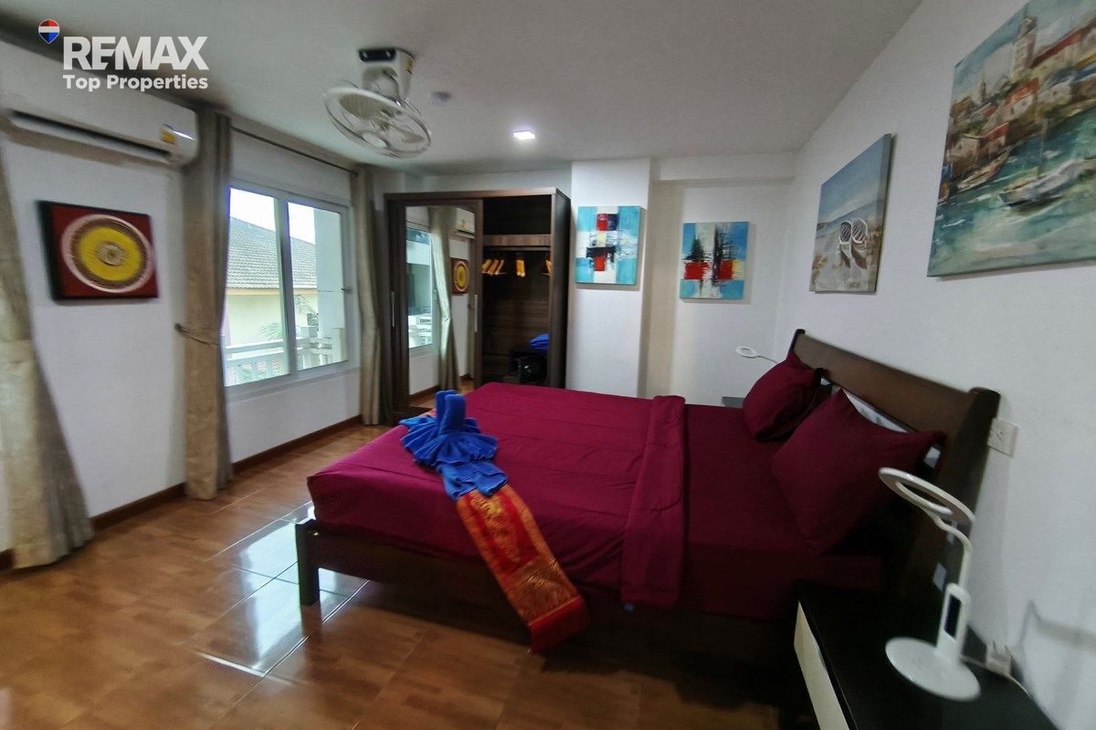 Urban Oasis: 2-Bed Condo in the center of Patong, Phuket 32