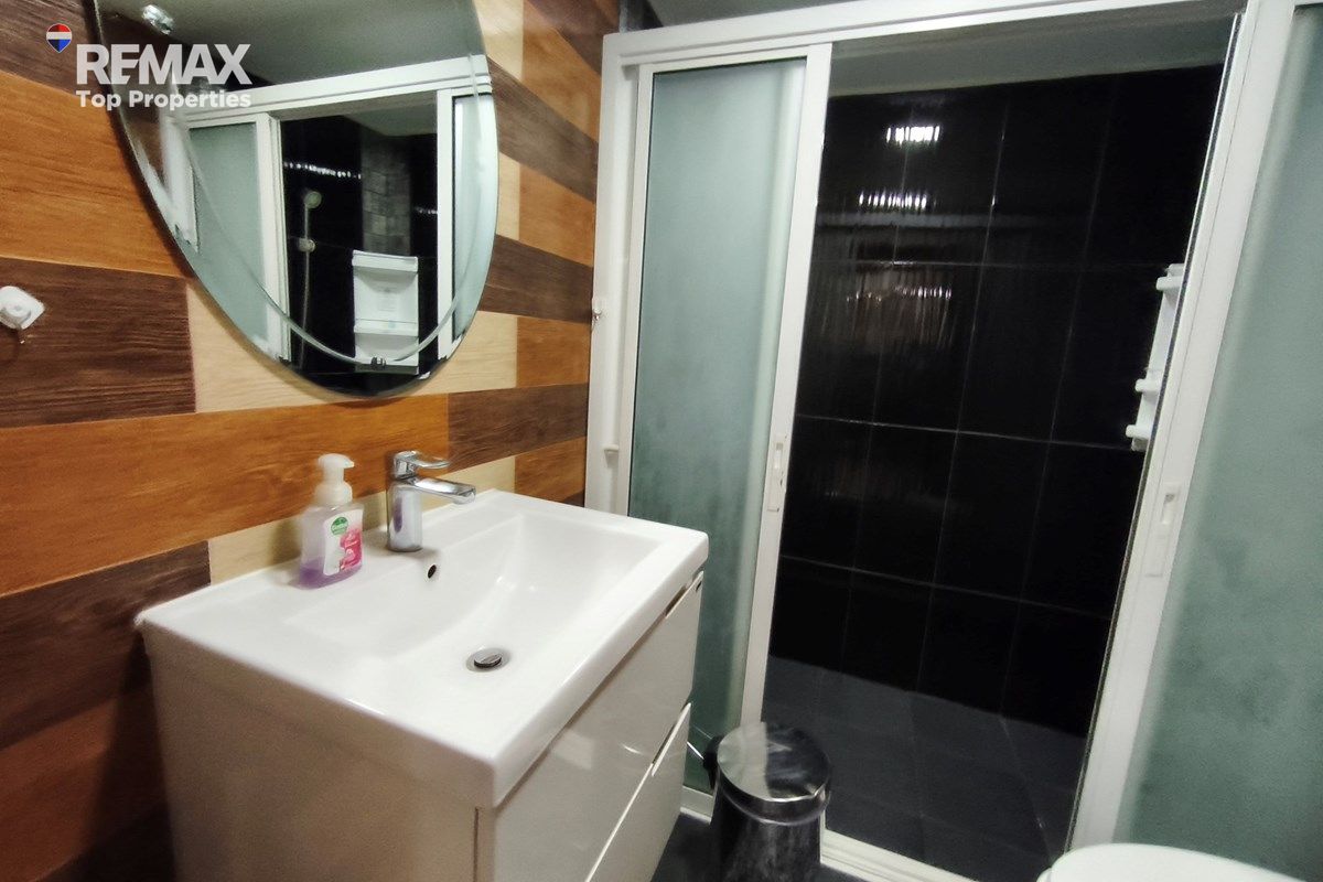 Urban Oasis: 2-Bed Condo in the center of Patong, Phuket 40