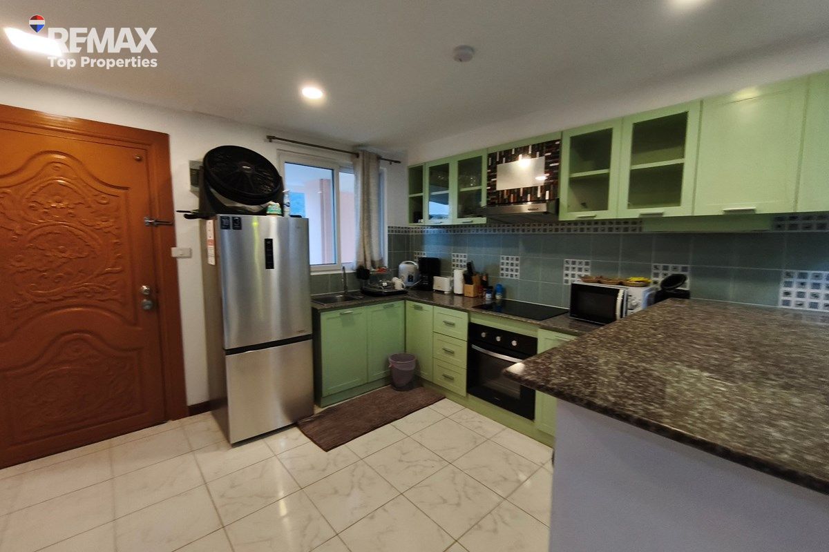 Urban Oasis: 2-Bed Condo in the center of Patong, Phuket 42