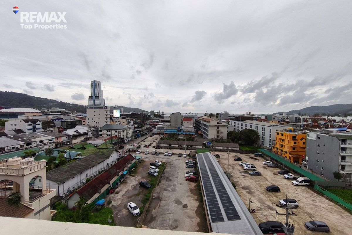Urban Oasis: 2-Bed Condo in the center of Patong, Phuket 47