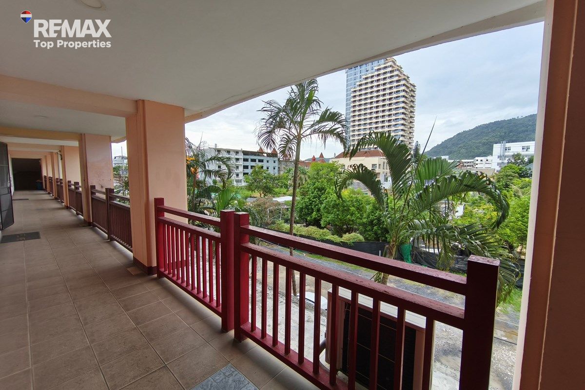 Urban Oasis: 2-Bed Condo in the center of Patong, Phuket 6