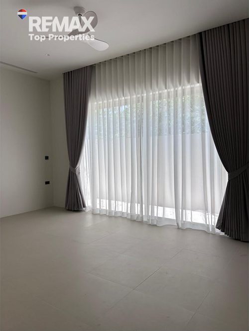 Family-Friendly Villa with Pool for Sale Near Tops International School, Phuket 10