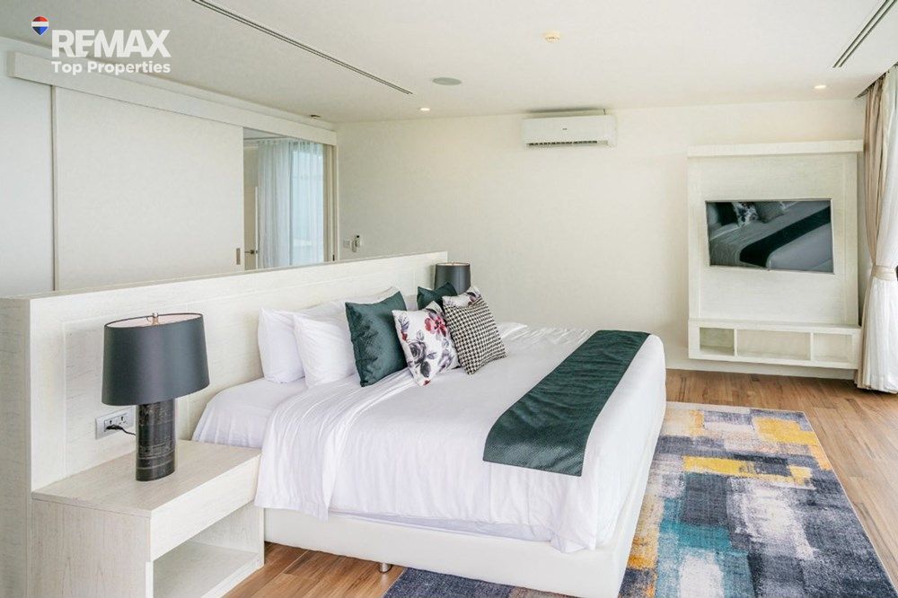 Luxury Oceanfront Sunset Views 14