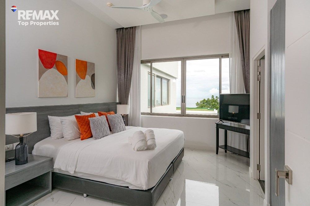 Luxury Oceanfront Sunset Views 20