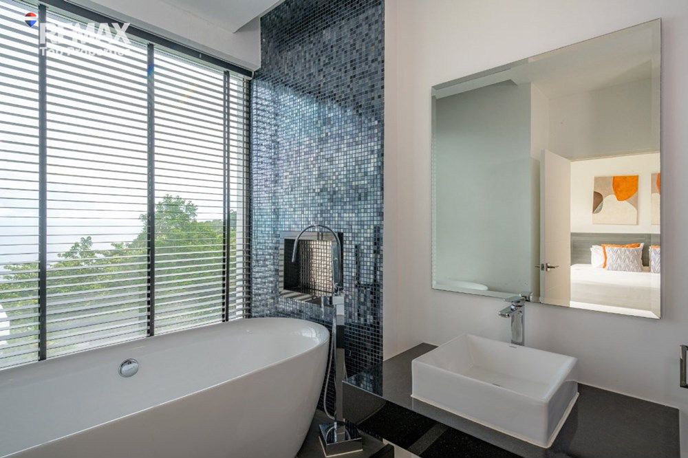 Luxury Oceanfront Sunset Views 21