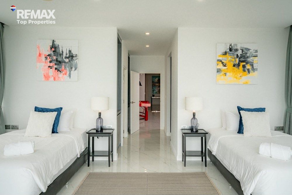 Luxury Oceanfront Sunset Views 25