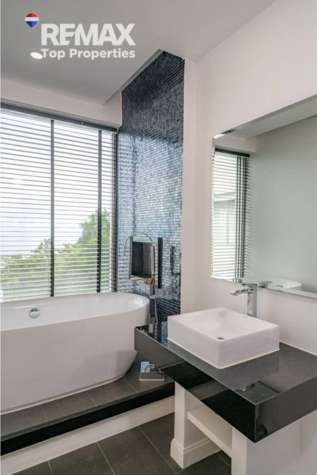 Luxury Oceanfront Sunset Views 30