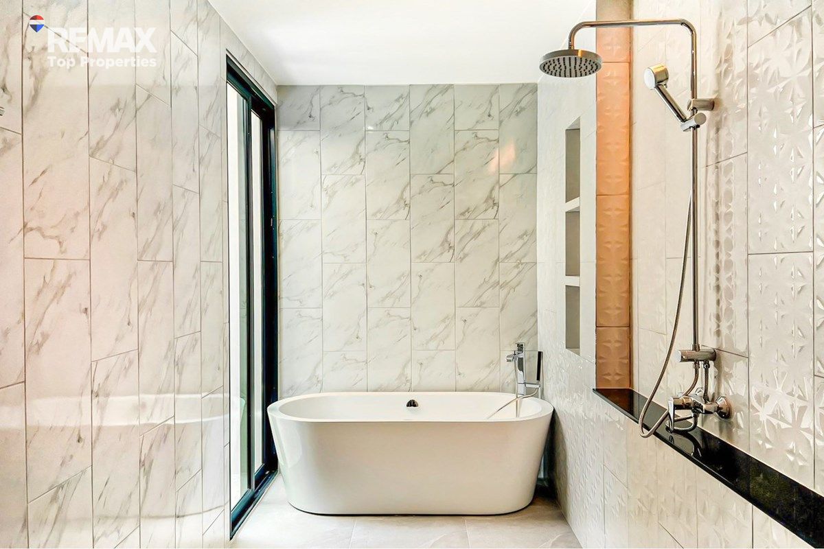 Modern Family Villa with Pool Minutes from Oak Meadow School, Chalong 21