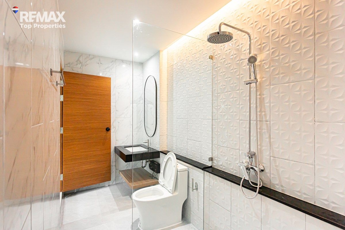 Modern Family Villa with Pool Minutes from Oak Meadow School, Chalong 26