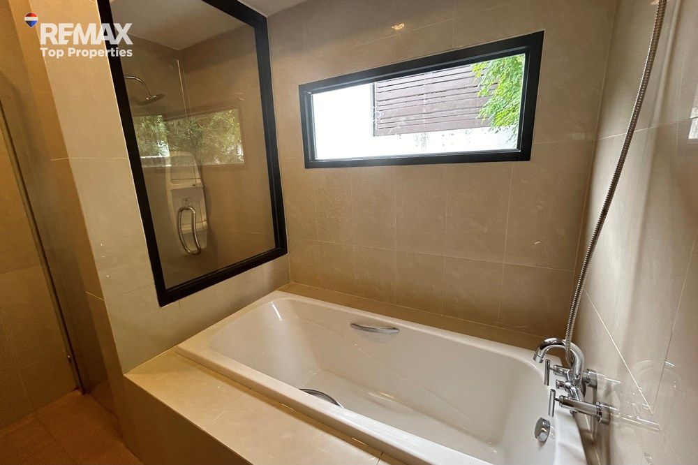 Private pool villa near golf course, Baan Suan Lochpalm,BISP 26