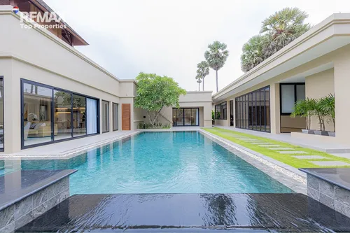 beachside-villa-steps-from-bangtao-beach-and-catch-beach-club-uwc-thailand-920081021-73