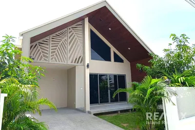 luxurious-3-bedroom-pool-villa-with-central-location-in-chaweng-koh-samui-re001-2362r