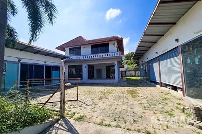 spacious-3-bedroom-house-with-commercial-space-for-lease-in-plai-laem-re001-2400