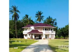 big-beautiful-single-house-in-large-piece-of-land-2-3-10-rai-in-khanom-920121030-203