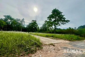 a4-plot-of-flat-land-for-sale-near-the-beach-in-taling-ngam-koh-samui-920121030-209