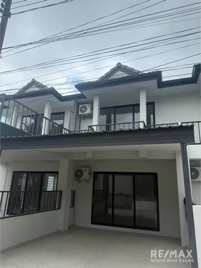 stunningly-renovated-2-bedroom-townhouse-for-sale-pf057-143