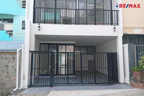 4-bedroom-renovated-condo-for-sale-in-pratumnak-920471001-1679