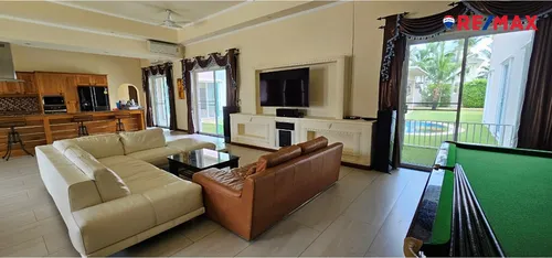 for-sale-5-bed-6-bath-detached-luxury-home-with-pool-920471004-826