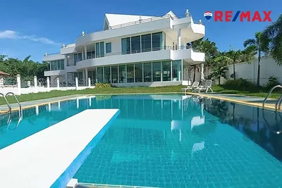 luxury-three-bedroom-modern-style-pool-villa-detached-house-920471009-21