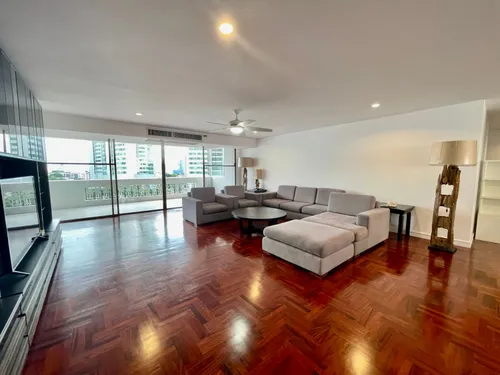 pet-friendly-renovated-3-bedrooms-for-rent-closed-to-bts-asoke-and-mrt-sukhumvit-ak129