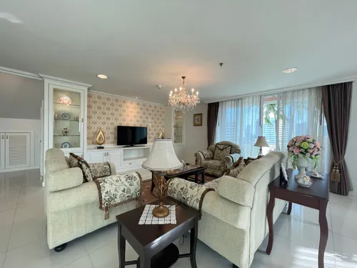 duplex-penthouse-4-bedrooms-plus-maids-quarter-for-rent-closed-to-bts-promphong-ak369