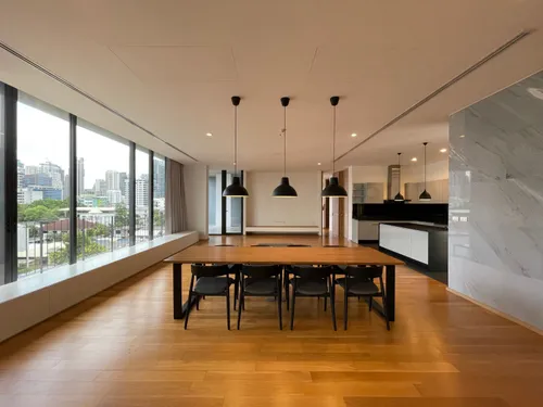 4-bedroom-modern-unit-for-rent-near-bts-promphong-ak371