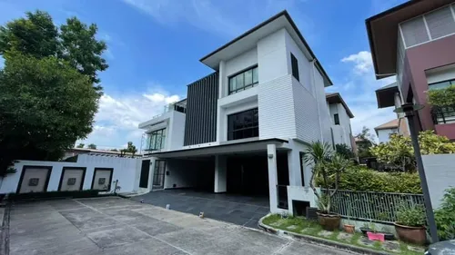 3-storey-single-detached-luxury-house-with-small-private-pool-for-rent-in-rama-9-ak435