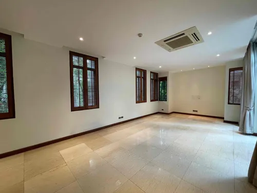 spacious-unfurnished-townhouse-for-rent-closed-to-bts-promphong-and-benchasiri-park-ak484