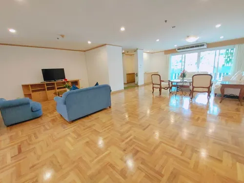 pet-friendly-spacious-and-renovated-3-bedrooms-for-rent-closed-to-bts-asoke-ak501