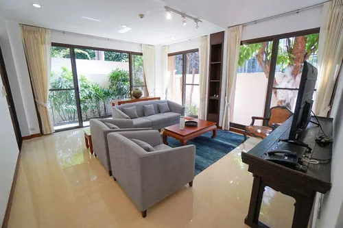 townhome-villa-for-rent-closed-to-bts-promphong-ak539