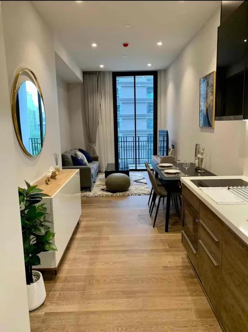 beautiful-decorated-at-muniq-langsuan-1-bed-1-bath-ak544