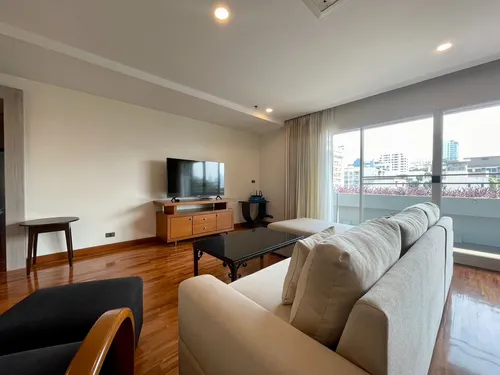 spacious-2-bedrooms-near-bts-nana-ak612