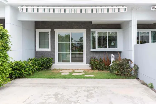 opposite-clubhouse-unit-fully-furnished-3-bedrooms-3-bathrooms-townhome-in-bangna-area-ak644