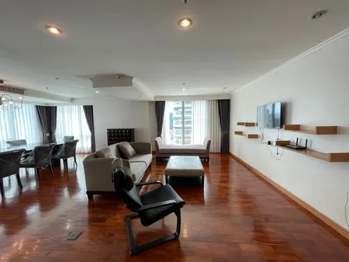 renovated-3-bedrooms-unit-for-rent-closed-to-bts-promphong-ak717