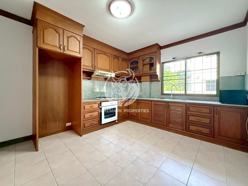 spacious-3-bedroom-house-for-sale-in-east-pattaya-bmh1983