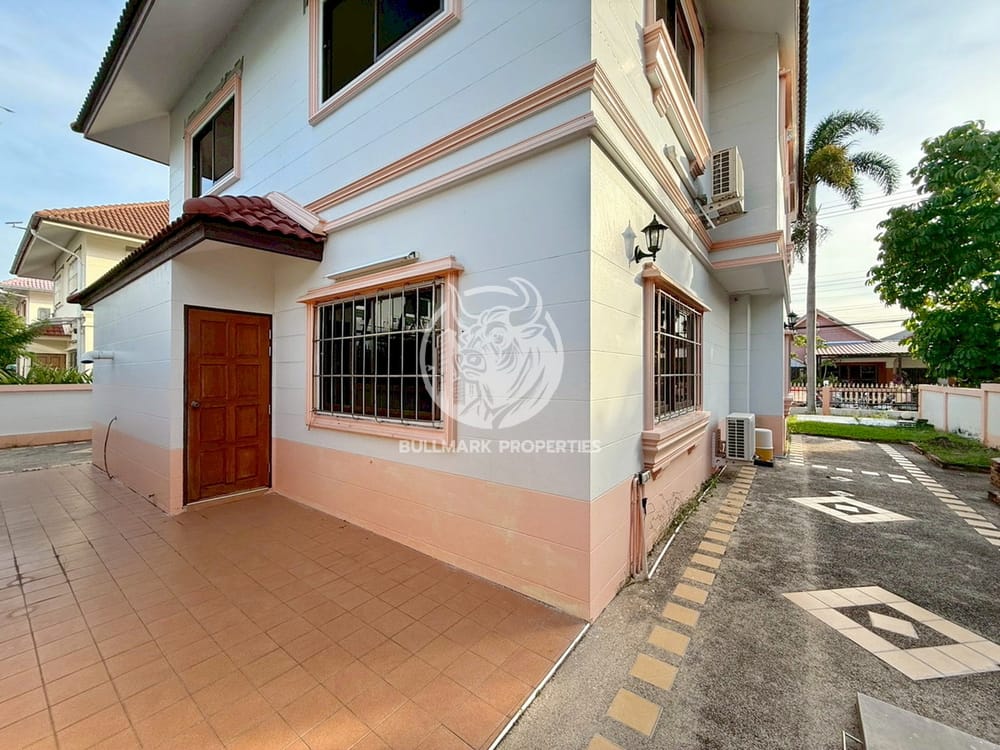 spacious-3-bedroom-house-for-sale-in-east-pattaya-bmh1983