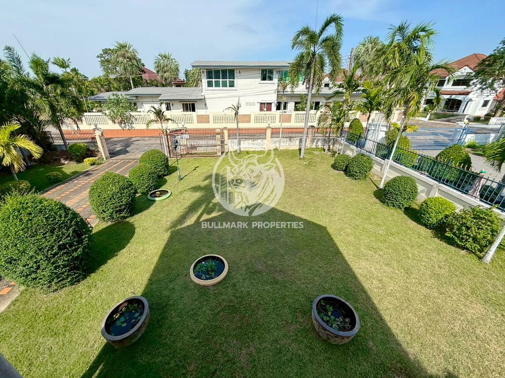 spacious-5-bedroom-house-for-sale-in-east-pattaya-bmh1984