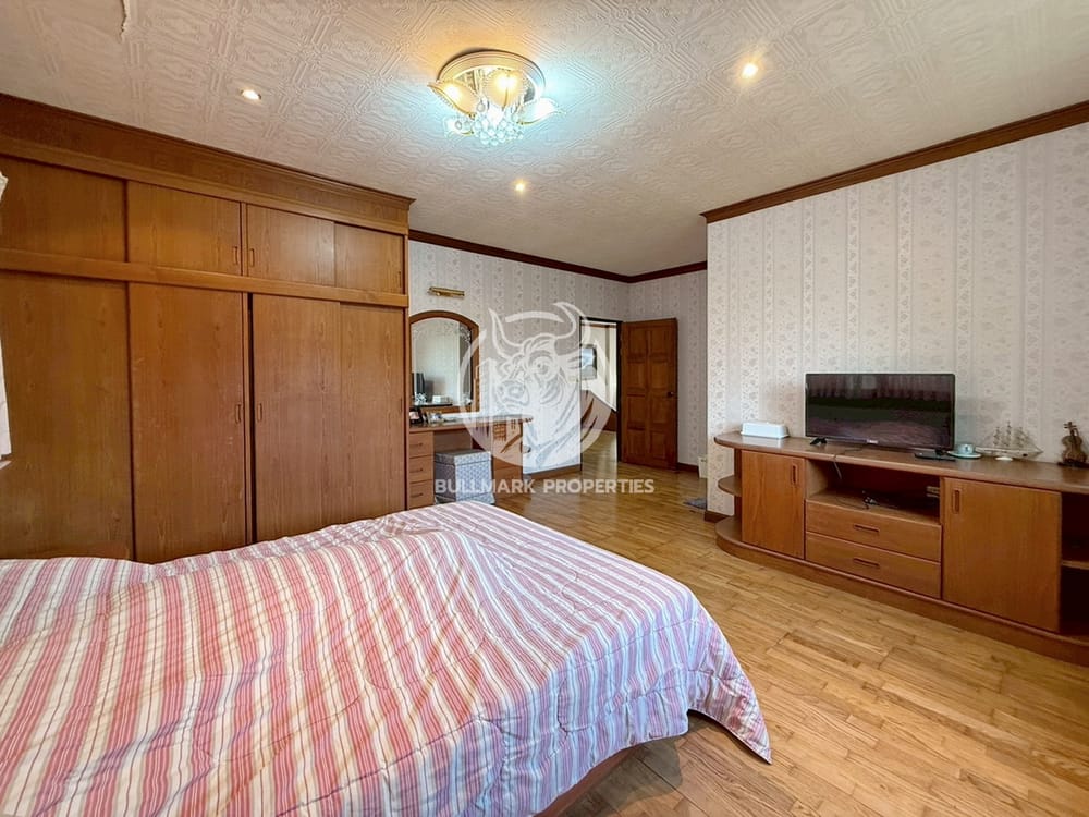 spacious-5-bedroom-house-for-sale-in-east-pattaya-bmh1984