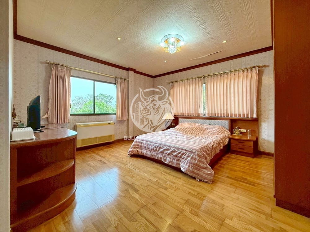 spacious-5-bedroom-house-for-sale-in-east-pattaya-bmh1984