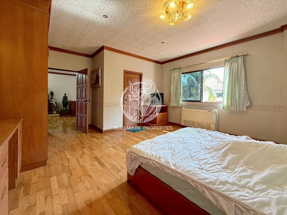 spacious-5-bedroom-house-for-sale-in-east-pattaya-bmh1984
