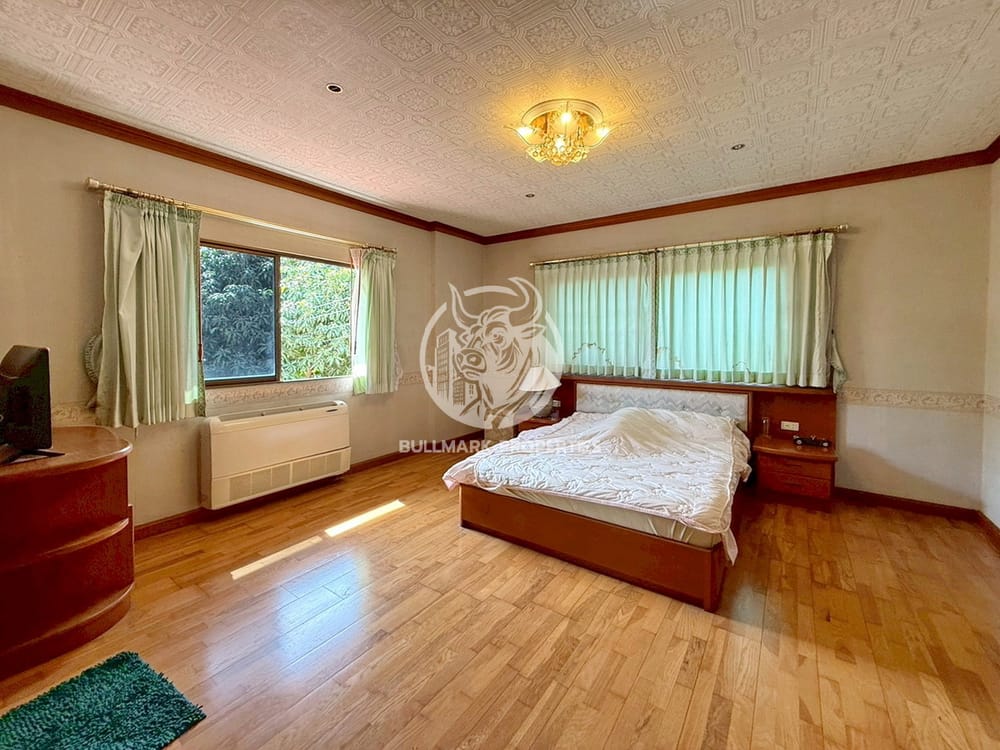 spacious-5-bedroom-house-for-sale-in-east-pattaya-bmh1984