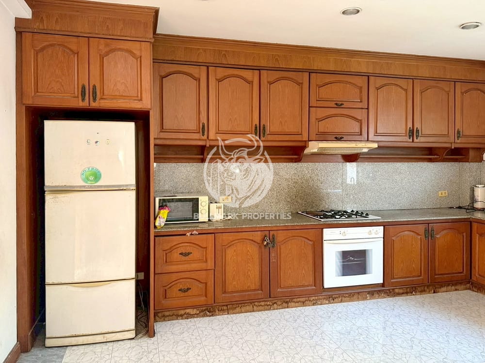 spacious-5-bedroom-house-for-sale-in-east-pattaya-bmh1984