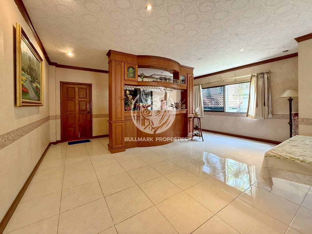 spacious-5-bedroom-house-for-sale-in-east-pattaya-bmh1984