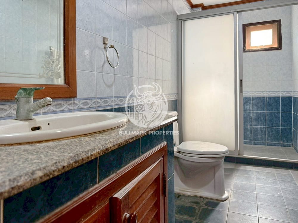 spacious-5-bedroom-house-for-sale-in-east-pattaya-bmh1984