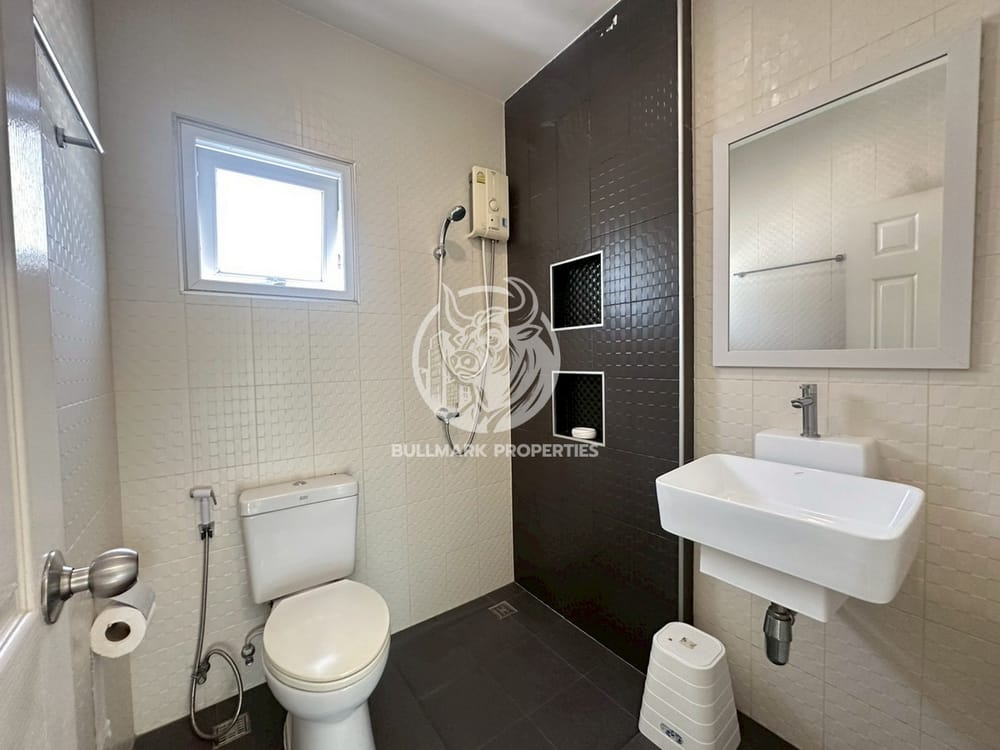 3-bedroom-house-for-rent-in-the-pattalet-east-pattaya-city-view-bmh1986