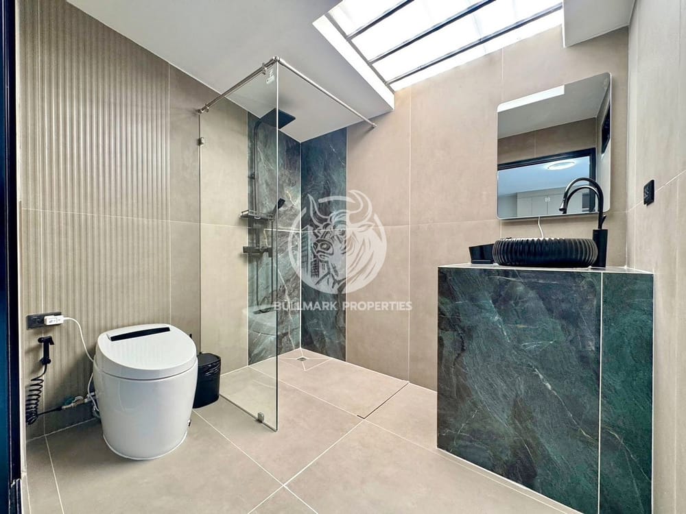 spacious-5-bedroom-pool-villa-in-country-club-villa-east-pattaya-bmh1992