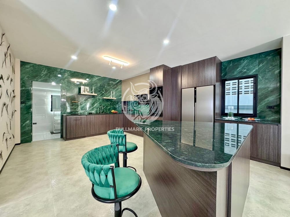 spacious-5-bedroom-pool-villa-in-country-club-villa-east-pattaya-bmh1992