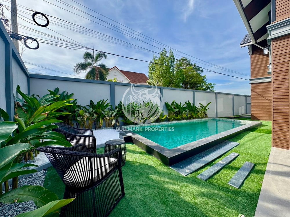 spacious-5-bedroom-pool-villa-in-country-club-villa-east-pattaya-bmh1992