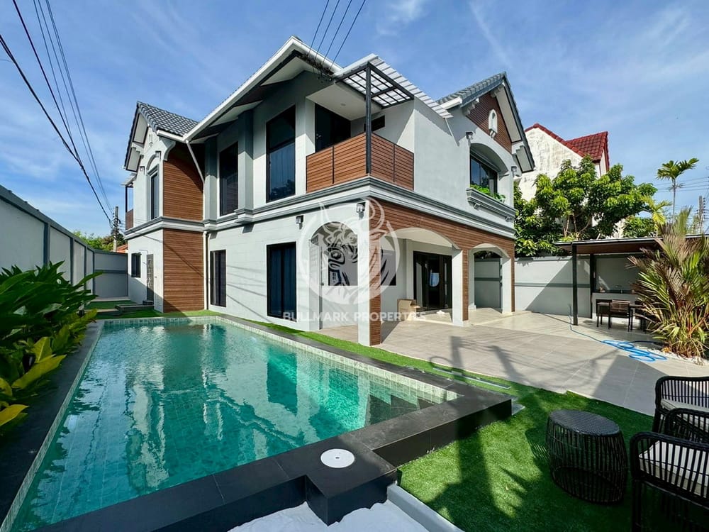 spacious-5-bedroom-pool-villa-in-country-club-villa-east-pattaya-bmh1992